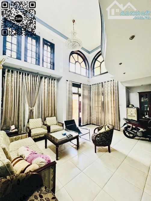 Siêu Biệt thự Tên Lửa - 200m² (8m x 25m) - 4 tầng - 4PN rộng - Khu hiếm nhà bán - 3