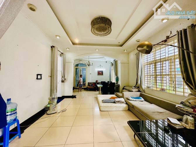 Lê Trực bình Thạnh 258m2 3 tầng  giá chỉ 28 tỷ - 3