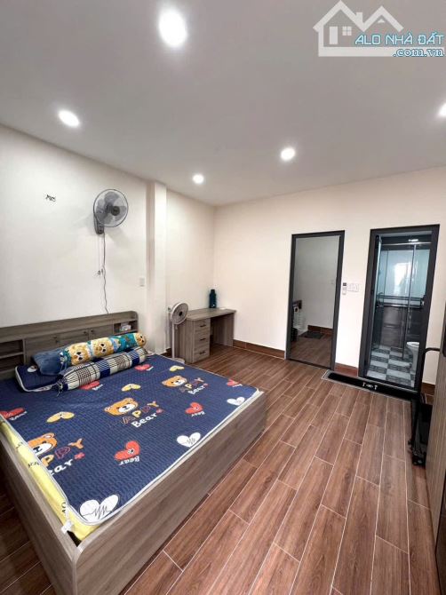 BÁN NHÀ QUẬN 4 MỚI 4 TẤM NGAY ĐH NGUYỄN TẤT THÀNH GÓC 2 MT GIÁ 5TỈ 1 DT 4*9 ĐẸP GIÁP Q1 - 3