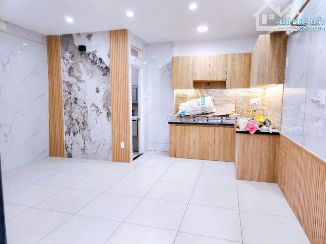 BÁN GẤP NHÀ ĐẸP 2 TẤM MỚI KENG Q4 VỊ TRÍ 1/ GIÁ 3TỈ 2 HÀNG HIẾM SỔ RIÊNG - 3