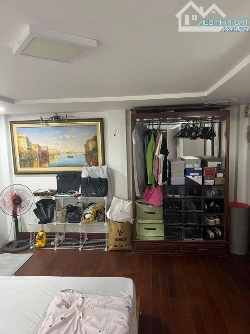 Cho thuê căn hộ pháp cổ tầng 4 mặt phố Tràng Tiền - 4