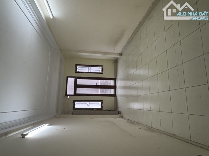 PHÂN LÔ Ô TÔ TRÁNH DỪNG ĐỖ NGÀY ĐÊM-VỈA HÈ RỘNG KHU ĐÔ THỊ ĐỀN LỪ CHỈ HƠN 12tỷ - 4