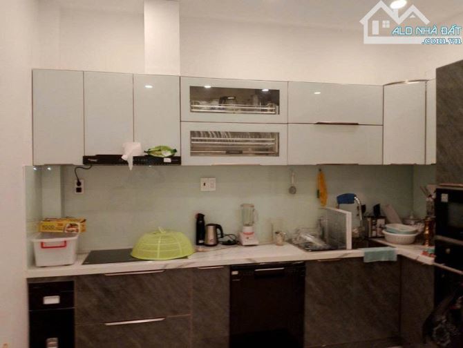 HẺM XE HƠI ĐẠI LỘ TRẦN HƯNG ĐẠO  NGANG 4.5 X 14 ĐÚC BÊ TÔNG Q1  DƯỚI 300 TRIỆU M2 - 4