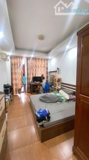 Mặt tiền  Nguyễn Cảnh Chân giao Nguyễn Trãi  P. Nguyễn Cư Trinh Q1  HƠN 300 TRIỆU M - 4