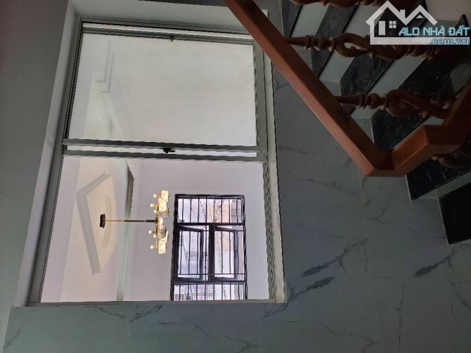 Bình Tân -GẦN CHỢ BÌNH TRỊ ĐÔNG - BÌNH TÂN - HẺM XE HƠI THÔNG - 37M2 - 3 TÂNG MỚI ĐẸP BTCT - 4