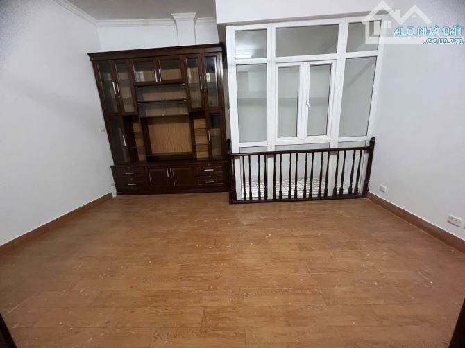 CHO THUÊ! Nhà Lạc Long Quân, Cầu Giấy: 70m2 x 4T, MT 6m, 23 tr/th, Gara ô tô, - 3