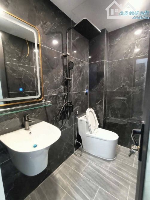 Siêu phẩm Cổ Nhuế - Mặt ngõ thẳng, thông, thoáng - Ô tô đỗ cửa - Cách mặt phố chỉ 20m - Th - 4