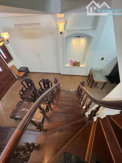 BÁN NHÀ NGUYỄN KHANG YÊN HOÀ CẦU GIẤY DT 45M 5 TẦNG NGÕ NÔNG GẦN PHỐ Ở LUÔN GIÁ 10.6 TỶ