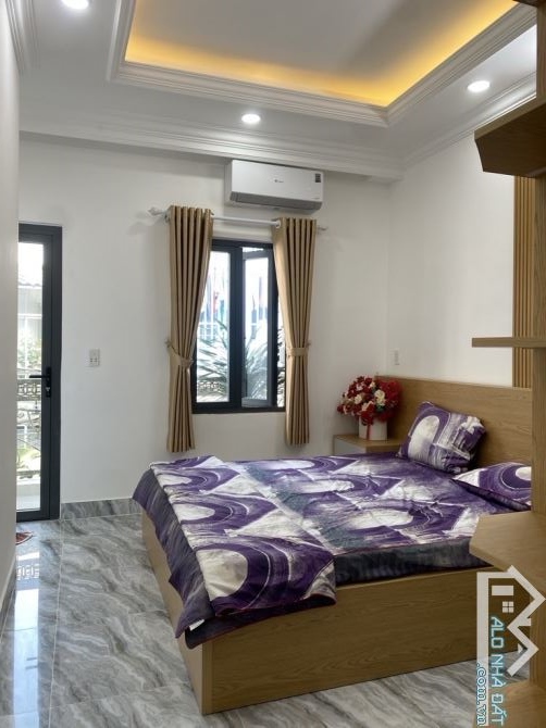 QUẬN 7 - ĐƯỜNG SỐ TÂN QUY - NHÀ ĐẸP Ở NGAY - NGANG 4M - SẴN DÒNG TIỀN - HƠN 5T.Ỷ - 4