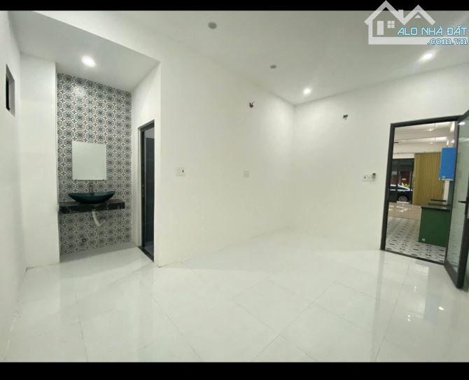 Bán nhà 2 tầng mặt tiền Hoà Cường sát Phan Đăng Lưu. Dt 81m2 3pn vị trí ở kdoanh cho thuê - 4