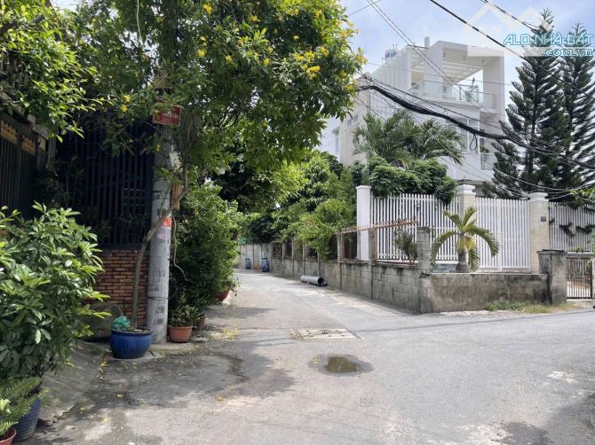 (90 m)2  Nhà C4  Ngang (4.7 x19 mét)4.3 Tỷ Linh Tây Thủ Đức  💥HÀNG NEW  90m2 HẺM OTO - 4