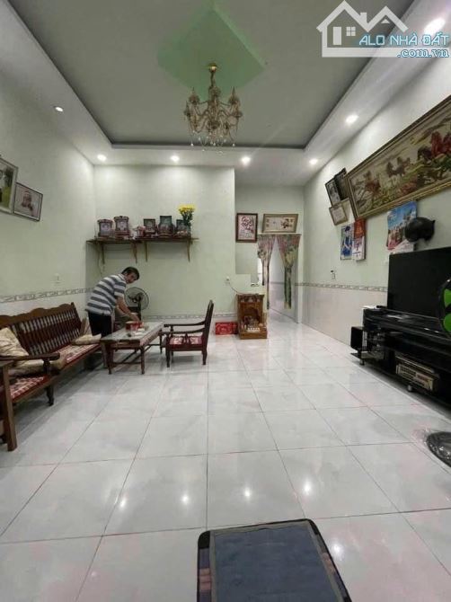Ngộp ngân hàng nên bán gấp căn nhà ở Thị Trấn Hóc Môn, DT 100m2, Giá 1 tỷ 050. - 4