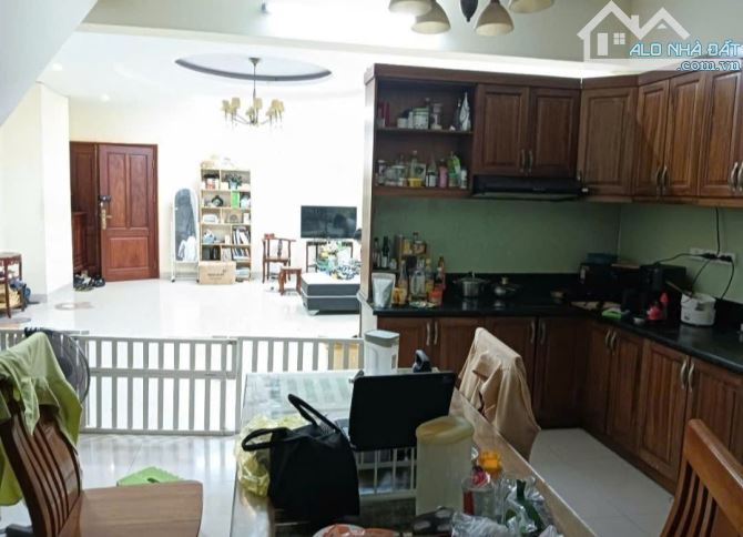 Penthouse  Skylight Minh Khai 200m đủ nội thất, 4 ngủ - 4