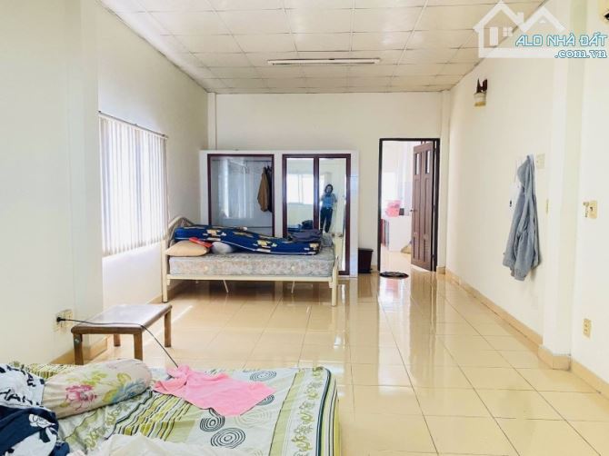 Giảm 5 tỷ Gấp Bán nhà mặt tiền Nguyễn Văn Cừ, Quận 5 - 186m2 (4.4 x 46m) đối diện Quận 1 - 4