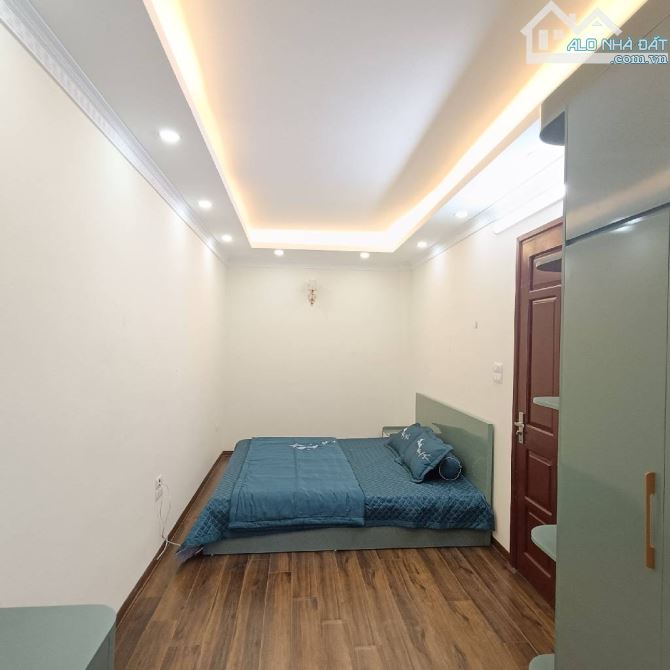 Nhà trung tâm Long Biên - Cách ô tô 5m - Sân cổng riêng - Chỉ nhỉnh 5 tỷ - 4