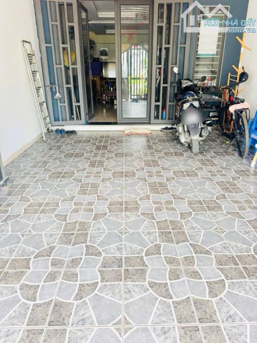 BÁN CĂN NHÀ 3 TẦNG XÂY KIÊN CỐ DT70M, 3 TỶ. - 4