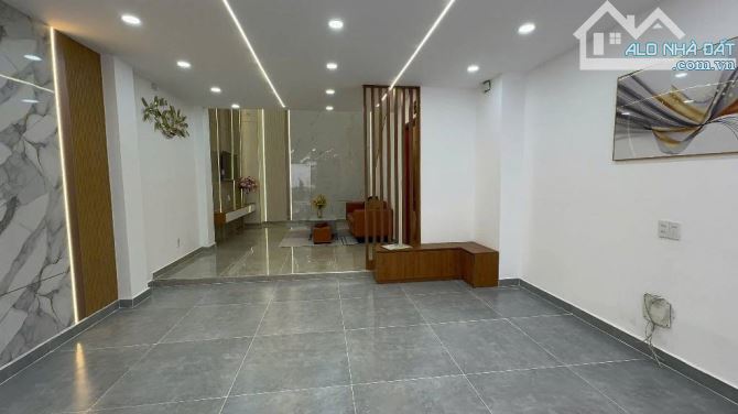 LÊN SÓNG SIÊU PHẨM NHÀ PHỐ 4 TẦNG KHU VIP MẶT TIỀN 5M. TRUNG TÂM GÒ VẤP - 4