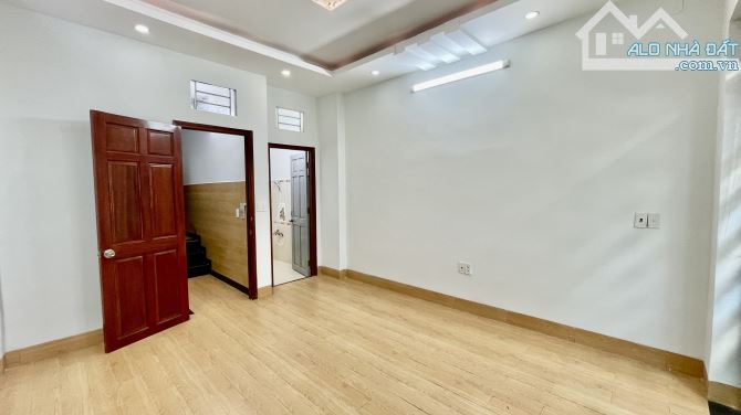 Cho thuê nguyên căn 4x18 đúc 3lầu ST 5PN 6WC Hẻm Thông Xe Hơi - 4