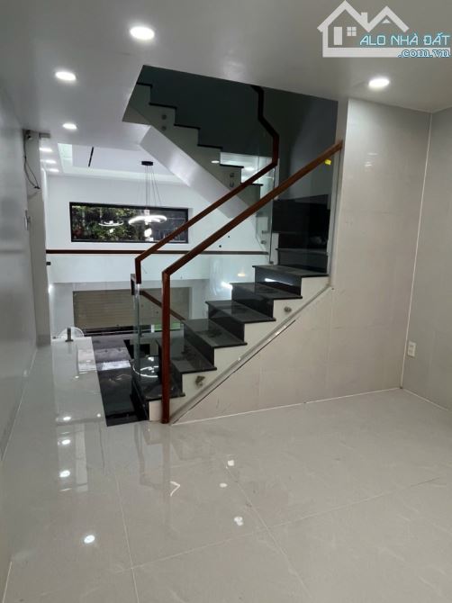 🏡B.án n.hà Lạc Long Quân - 39m2 - 5 T.ầng - HXH 10m - An Ninh , SHR - C.hỉ 10.5 T.ỷ 💵 ❤️ - 4