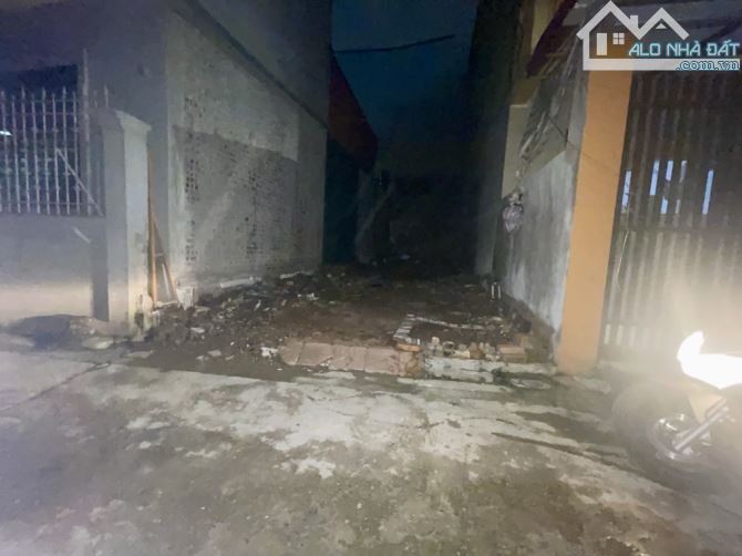 Bán mảnh đất ngõ ô tô , phố trạm 66m2 , mặt tiền 4m hậu 4m - 4