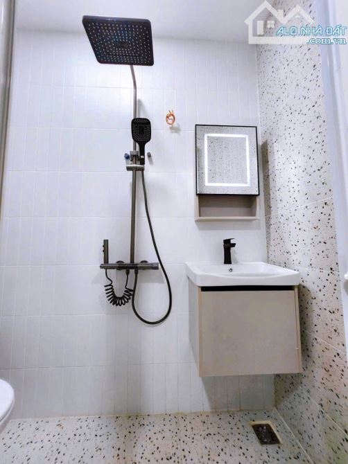 BÁN GẤP NHÀ ĐẸP 2 TẤM MỚI KENG Q4 VỊ TRÍ 1/ GIÁ 3TỈ 2 HÀNG HIẾM SỔ RIÊNG - 4
