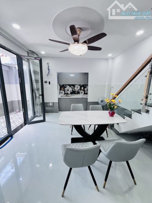 HOT!!! NHÀ 3 TẦNG BTCT P14 Q8 , 5PN, CÁCH MT VÀI BƯỚC CHÂN , FULL NỘI THẤT , NHỈNH 4 TỶ - 4