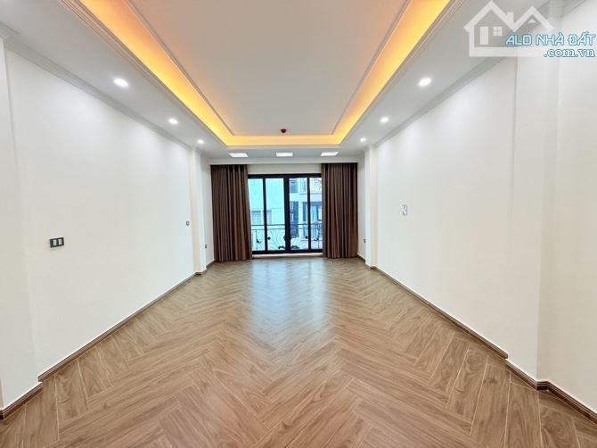 DUY NHẤT 1 CĂN KHU TÁI ĐỊNH CƯ VIỆT HƯNG - PHÂN LÔ VỈA HÈ - Ô TÔ TRÁNH - 6 TẦNG HIỆN ĐẠI - 4