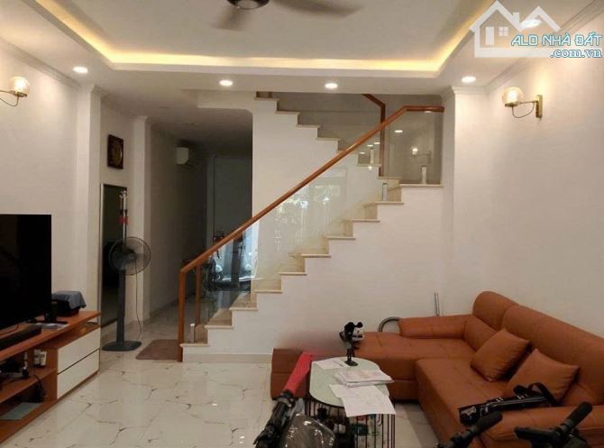 HẺM XE HƠI ĐẠI LỘ TRẦN HƯNG ĐẠO  NGANG 4.5 X 14 ĐÚC BÊ TÔNG Q1  DƯỚI 300 TRIỆU M2 - 5