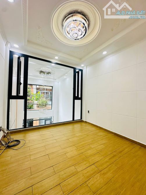 CMT8 - QUẬN 3 - CÓ THANG MÁY - 5 TẦNG - CHỈ 8.9 TỶ - 5