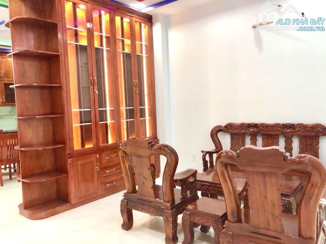 CHDV - 10 Phòng - 5x21 - 3 Tầng - Quận 7 - Nhỉnh 8 Tỷ - 5