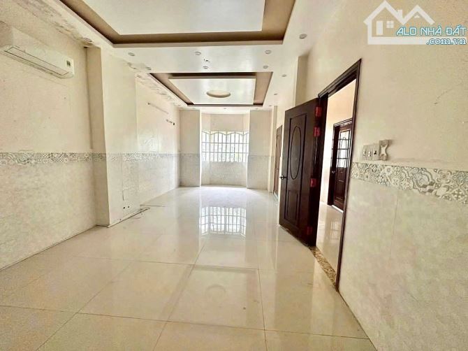 Cho Thuê Nhà 1 Trệt 4 Lầu Góc 2 Mặt tiền đường Nguyễn Hiền & Lê Chân KDC 91B - 5