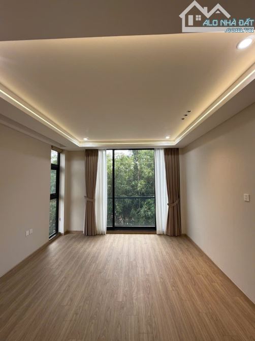 Nhà đẹp nội thất xịn đường ô tô tránh ngõ Phố Nguyễn Văn Hưởng DT 52.5m2 . Giá 16.6 tỷ - 5