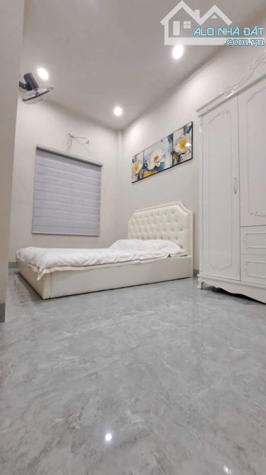 NHÀ ĐẸP XÂY DỰNG KIÊN CỐ HẺM 128 ĐỒNG KHỞI - TẶNG LẠI NỘI THẤT - 3p - 5