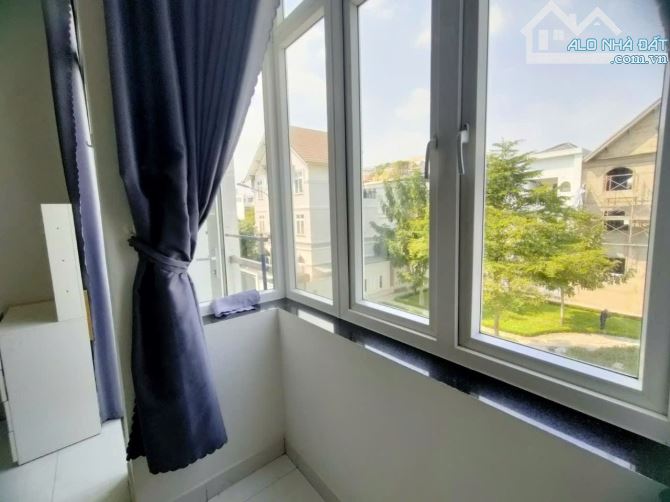 Căn ban công lớn siêu thoáng - máy giặt riêng - full nội thất gần Parc Mall quận 8 - 5