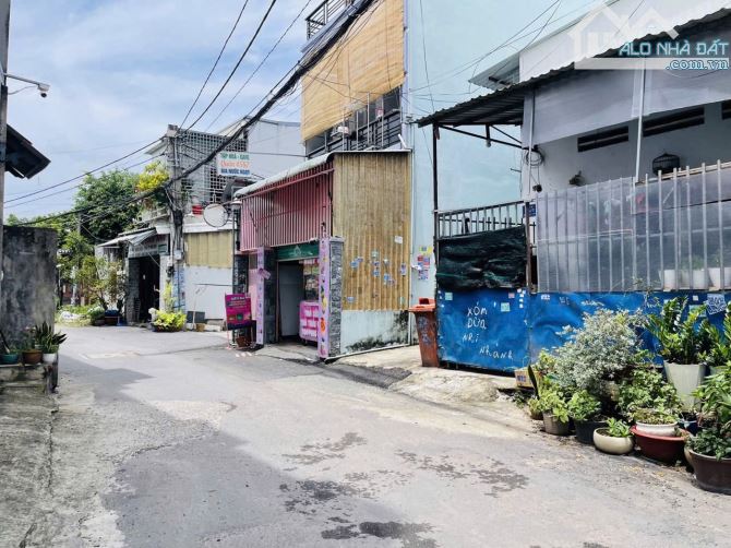 (90 m)2  Nhà C4  Ngang (4.7 x19 mét)4.3 Tỷ Linh Tây Thủ Đức  💥HÀNG NEW  90m2 HẺM OTO - 5