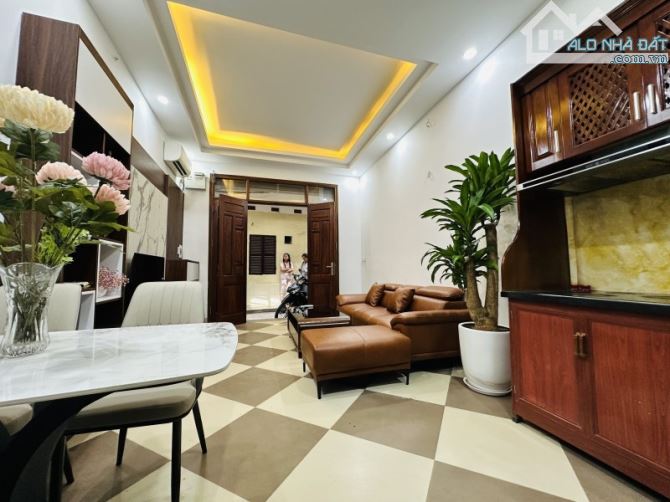BÁN NHÀ VĂN CHƯƠNG – ĐỐNG ĐA – 5 TẦNG – 10M RA NGÕ – GẦN TÔN ĐỨC THẮNG – 9.1 TỶ - 5