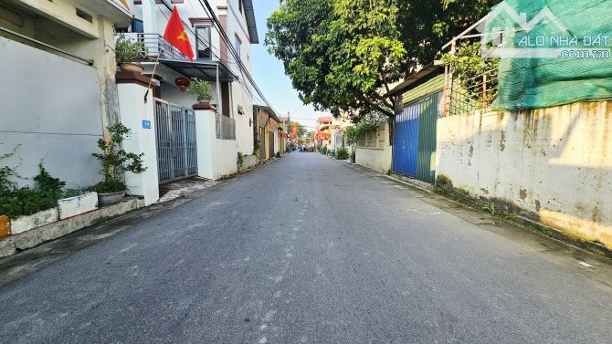BÁN ĐẤT TẶNG NHÀ 2 TẦNG - SÁT KHU CN 3 - CÁCH KHU CN NỘI BÀI 1KM - CÁCH SÂN BAY NỘI BÀI 1K - 5