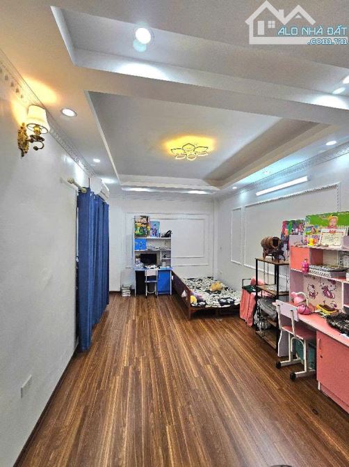 Nhà mới toanh 5 tầng Long Biên, vị trí trung tâm, full nội thất, gần ô tô, giá 5 tỷ+ - 5