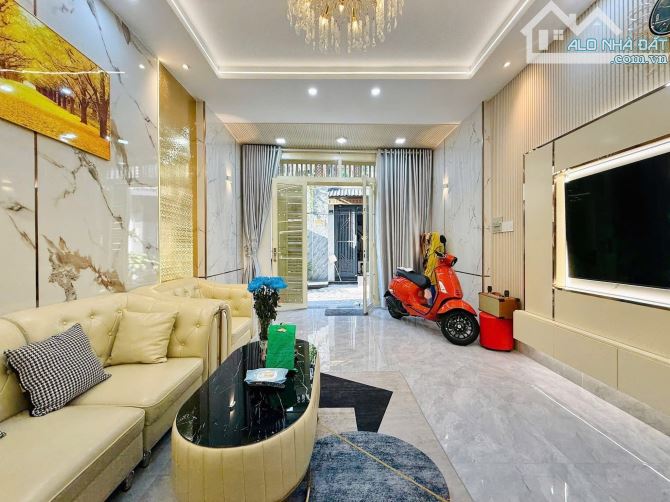 NHÀ NGỘP TRÊN ĐƯỜNG BẠCH MÃ, QUẬN 10- GIÁ: 5.1TỶ/ 4,1Mx15M. SỔ SẴN HOÀN CÔNG ĐẦY ĐỦ - 5