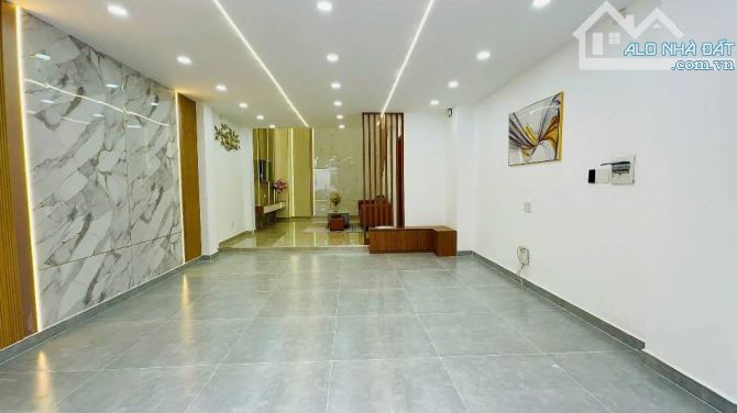 LÊN SÓNG SIÊU PHẨM NHÀ PHỐ 4 TẦNG KHU VIP MẶT TIỀN 5M. TRUNG TÂM GÒ VẤP - 5
