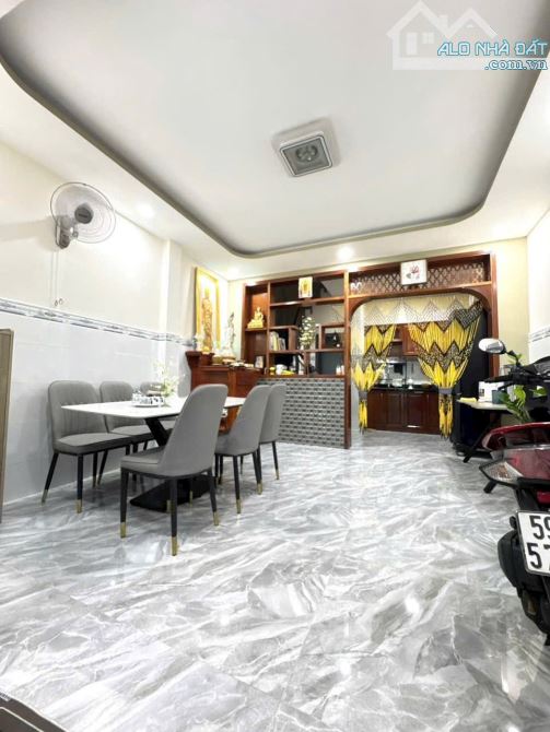 BÁN NHÀ QUẬN 4 MỚI 4 TẤM NGAY ĐH NGUYỄN TẤT THÀNH GÓC 2 MT GIÁ 5TỈ 1 DT 4*9 ĐẸP GIÁP Q1 - 5