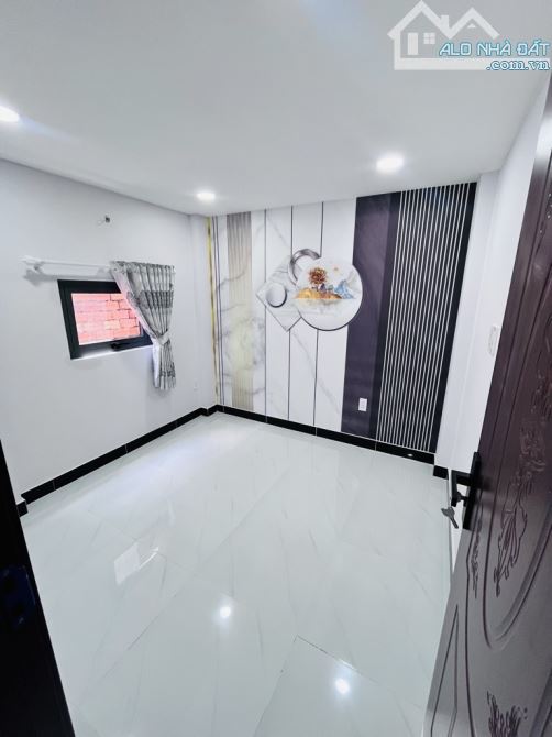 HOT!!! NHÀ 3 TẦNG BTCT P14 Q8 , 5PN, CÁCH MT VÀI BƯỚC CHÂN , FULL NỘI THẤT , NHỈNH 4 TỶ - 5