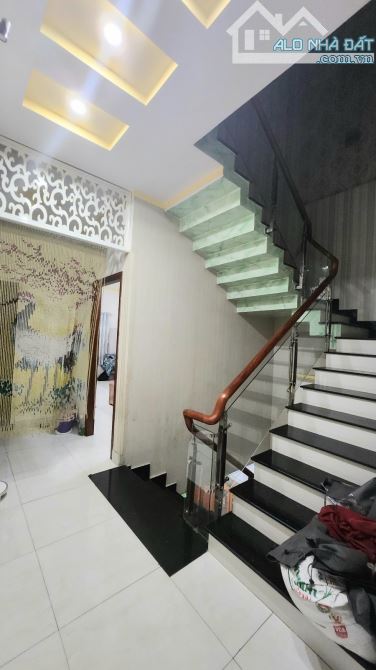 MẶT TIỀN KINH DOANH ĐỈNH - NHÀ 5 TẦNG CÓ HẦM - VỊ TRÍ ĐẮC ĐỊA - 122M2(5X25M) - TP DĨ AN - 6