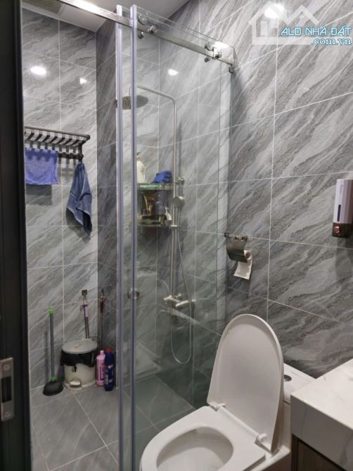 BÁN NHÀ MẶT TIỀN KINH DOANH NGUYỄN QUÝ ANH-5 TẦNG- 4 PHÒNG NGỦ-GỌI CHO EM XEM NHÀ - 6