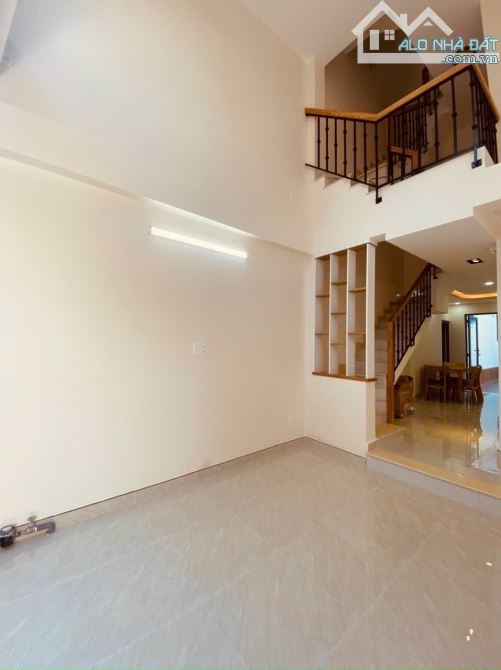 Nhà đẹp(4x10m) gần mặt tiền phố ẩm thực Phan Xích Long, 5tầng mới cứng-3pn4wc. Gía 7tỷ7 - 6