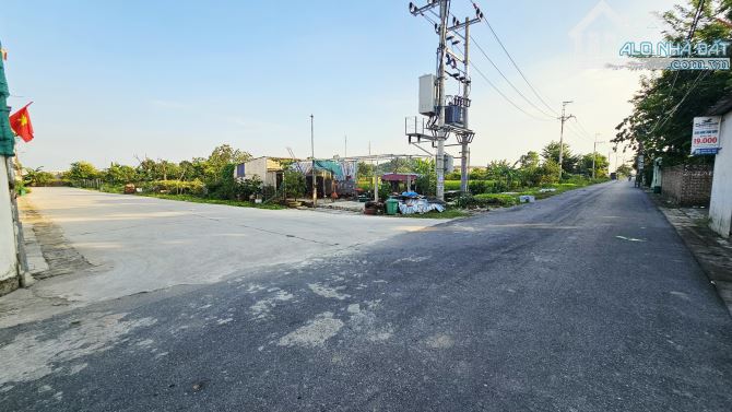 BÁN ĐẤT TẶNG NHÀ 2 TẦNG - SÁT KHU CN 3 - CÁCH KHU CN NỘI BÀI 1KM - CÁCH SÂN BAY NỘI BÀI 1K - 6