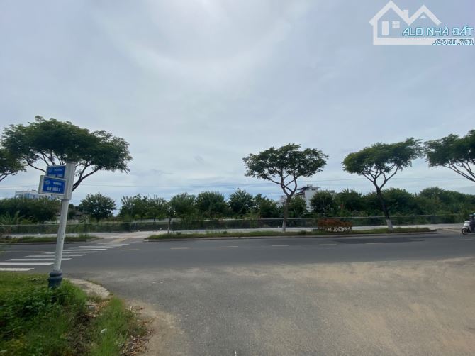 Bán đất tặng nhà lô góc 2 mặt tiền Quận Cẩm Lệ, Đà Nẵng - Cách đường Thăng Long 10m - 6