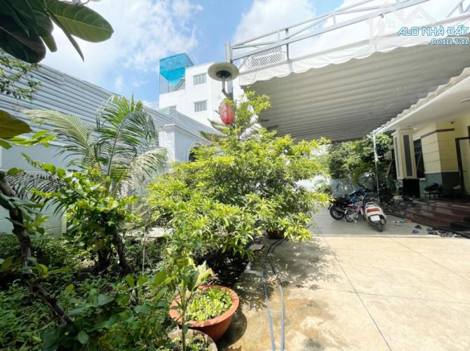 SỞ HỮU NGAY BIỆT THỰ SÂN VƯỜN CỰC KHỦNG 3.268M2, CÓ DÒNG TIỀN SẴN. GIÁ BAO RẺ NHỈN 20TR - 6