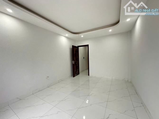 NHÀ MỚI 5 TẦNG - Ô TÔ ĐỖ CỔNG - GẦN VÀNH ĐAI 3.5 NHỈNH 4 TỶ - 6