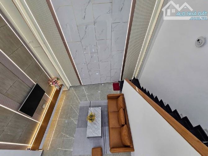 LÊN SÓNG SIÊU PHẨM NHÀ PHỐ 4 TẦNG KHU VIP MẶT TIỀN 5M. TRUNG TÂM GÒ VẤP - 6